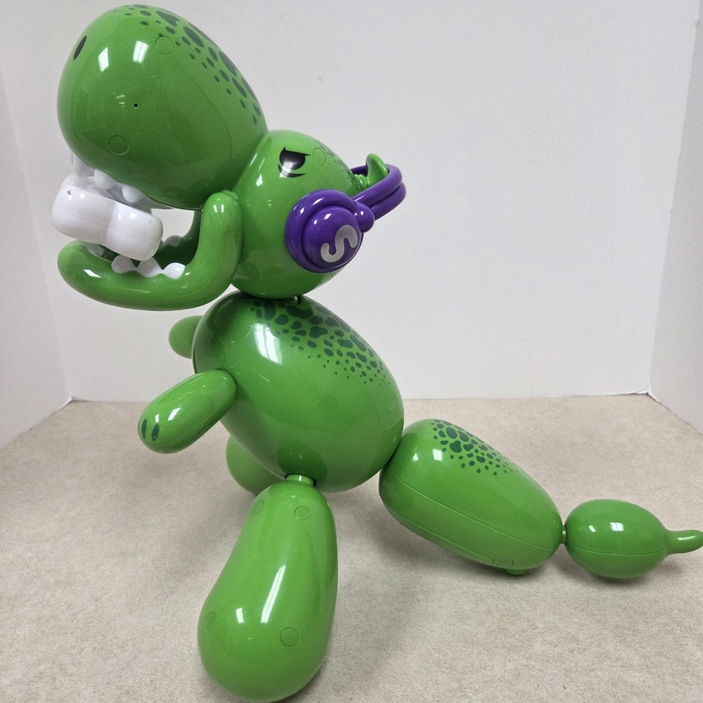 Squeakee The Balloon Dino Complete With Accesories (Interactive Motion Control)